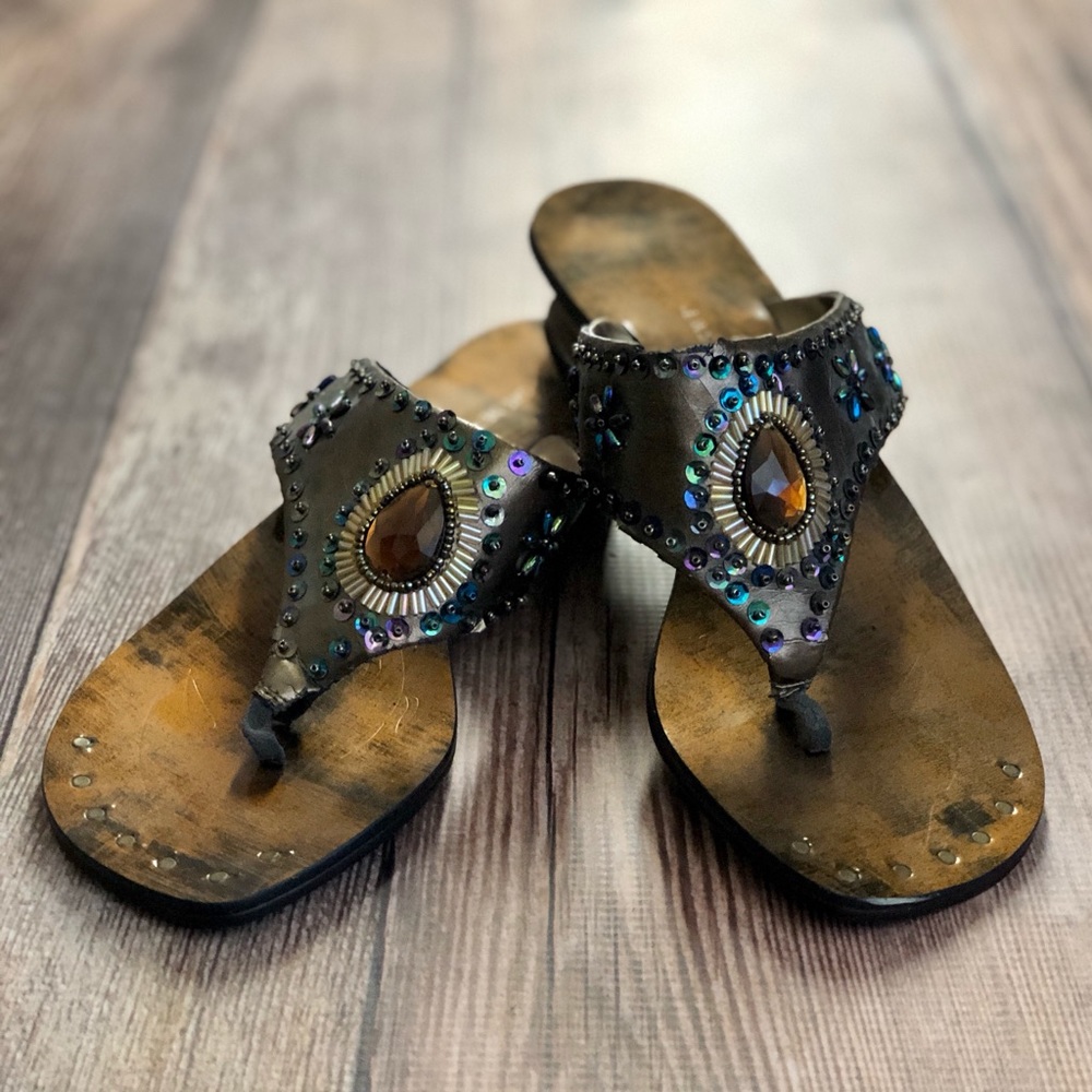 Vintage Bronze Decorative Sandals Size 6.5 - Picture 2 of 9